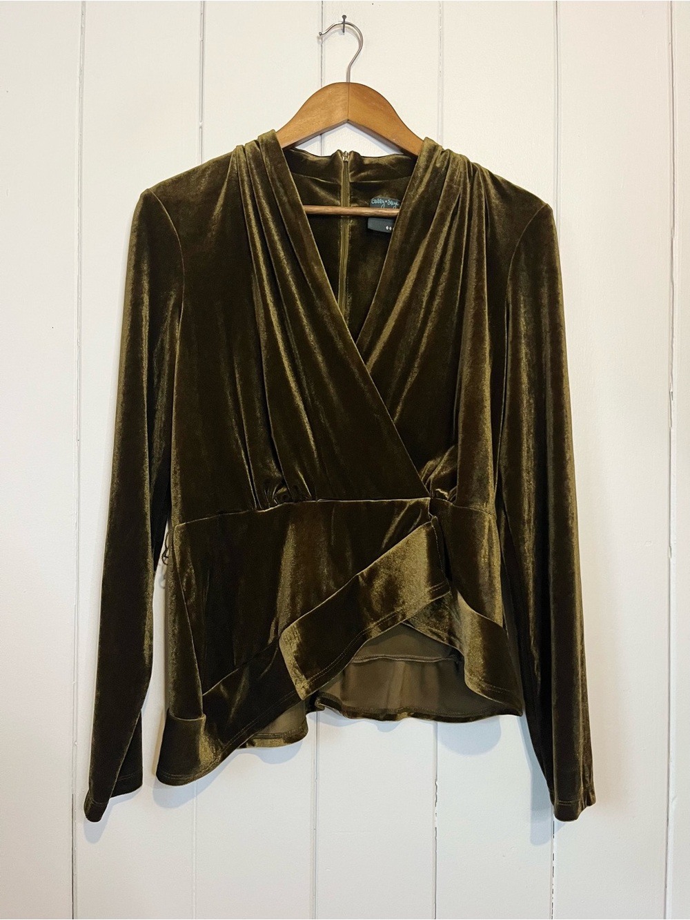 Gabby Skye Green Velour Faux Wrap Top. Size 12.